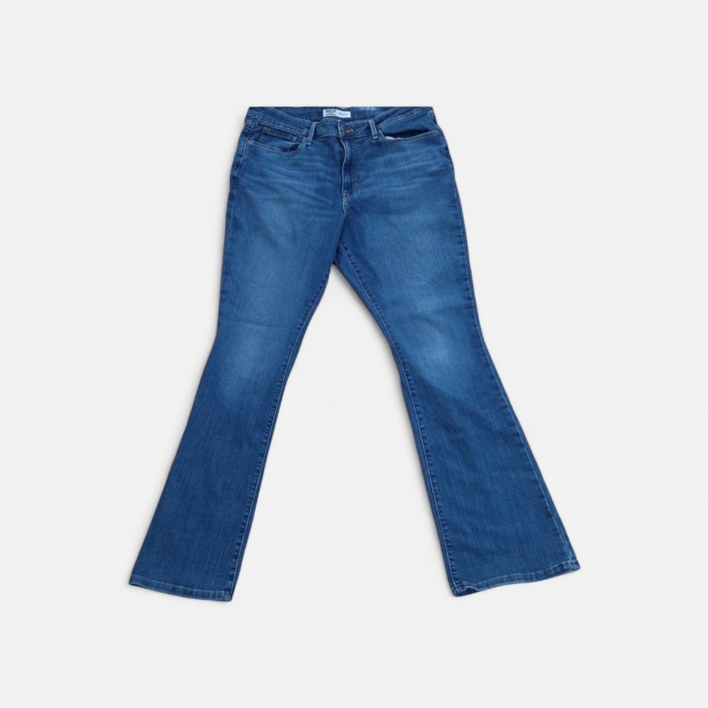 Signature Gold by Levi Strauss Women's Bootcut Blue Jeans Size 12